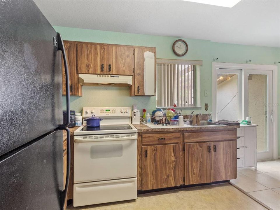 For Sale: $219,900 (2 beds, 2 baths, 912 Square Feet)
