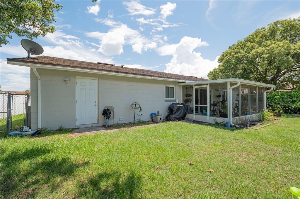 For Sale: $342,000 (3 beds, 2 baths, 1161 Square Feet)