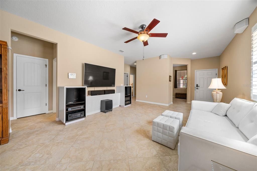 For Sale: $274,500 (2 beds, 2 baths, 1438 Square Feet)