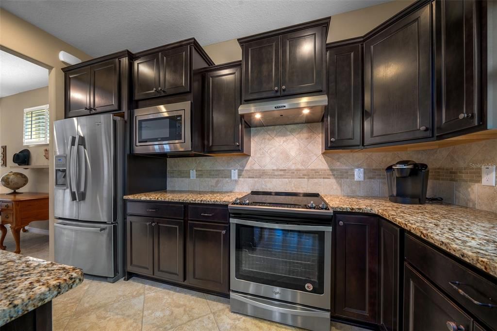 For Sale: $274,500 (2 beds, 2 baths, 1438 Square Feet)