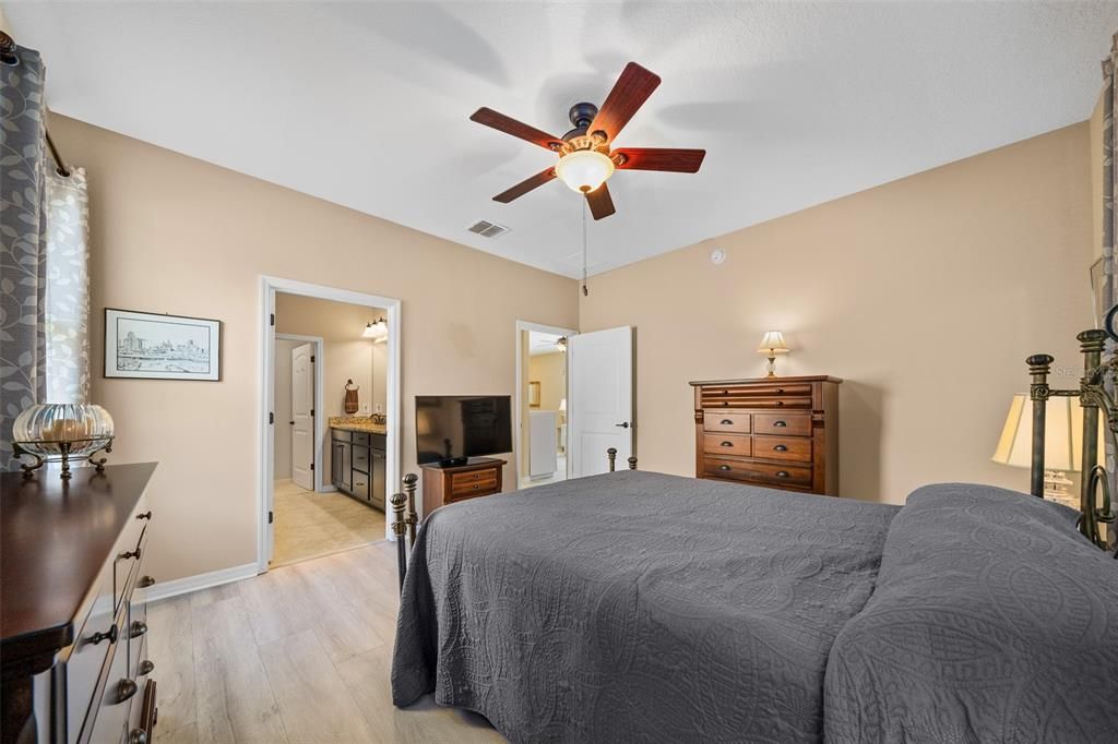 For Sale: $274,500 (2 beds, 2 baths, 1438 Square Feet)