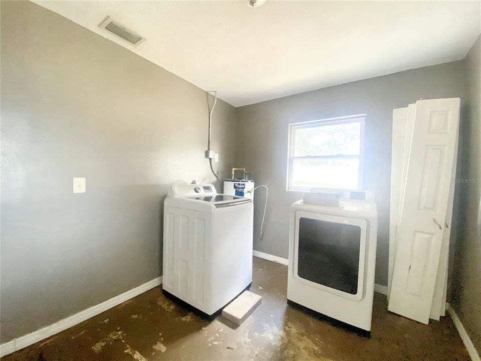 For Sale: $245,000 (3 beds, 2 baths, 1821 Square Feet)