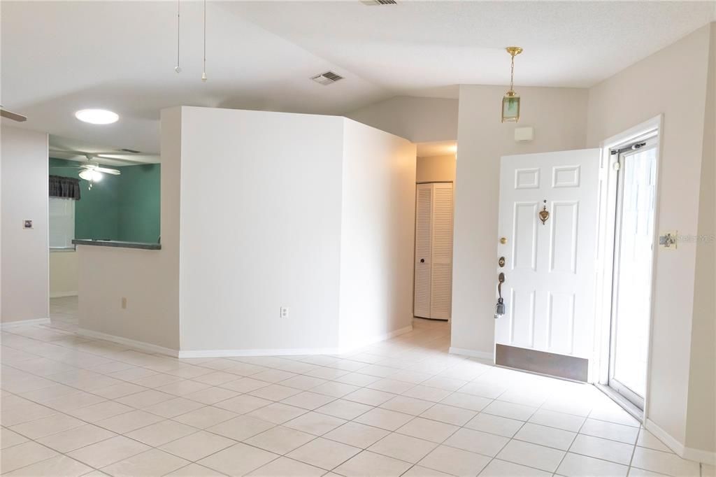 For Sale: $295,000 (2 beds, 2 baths, 1325 Square Feet)