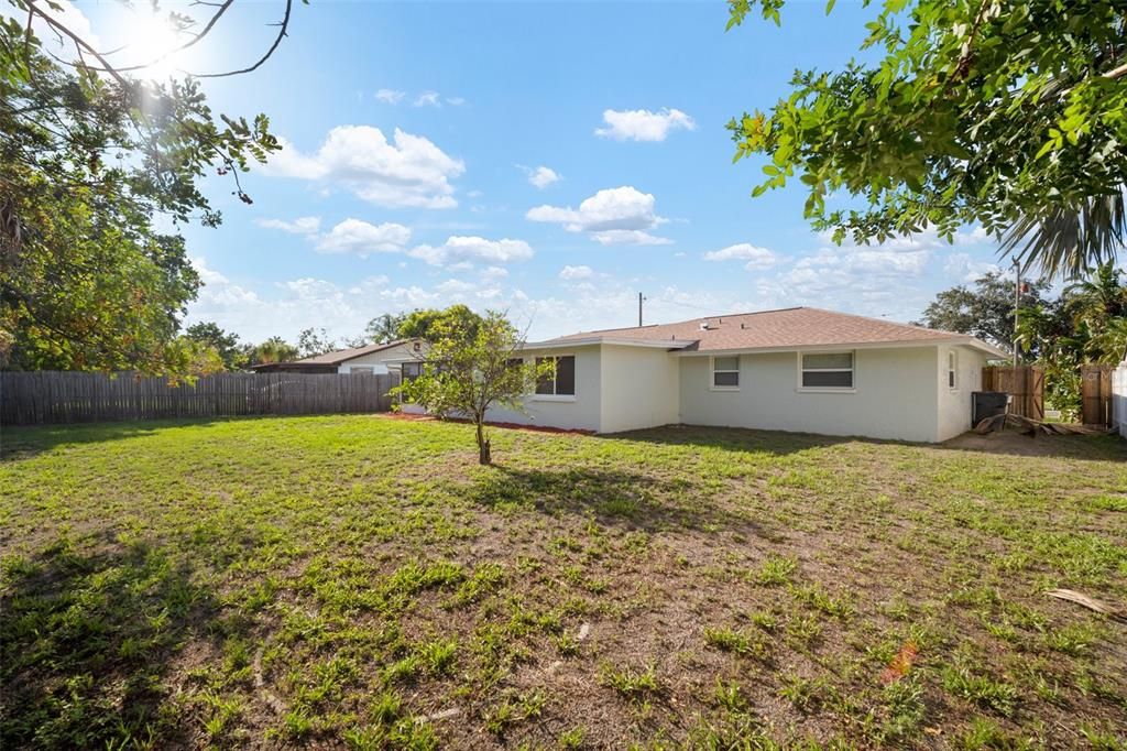 For Sale: $310,000 (3 beds, 2 baths, 1405 Square Feet)