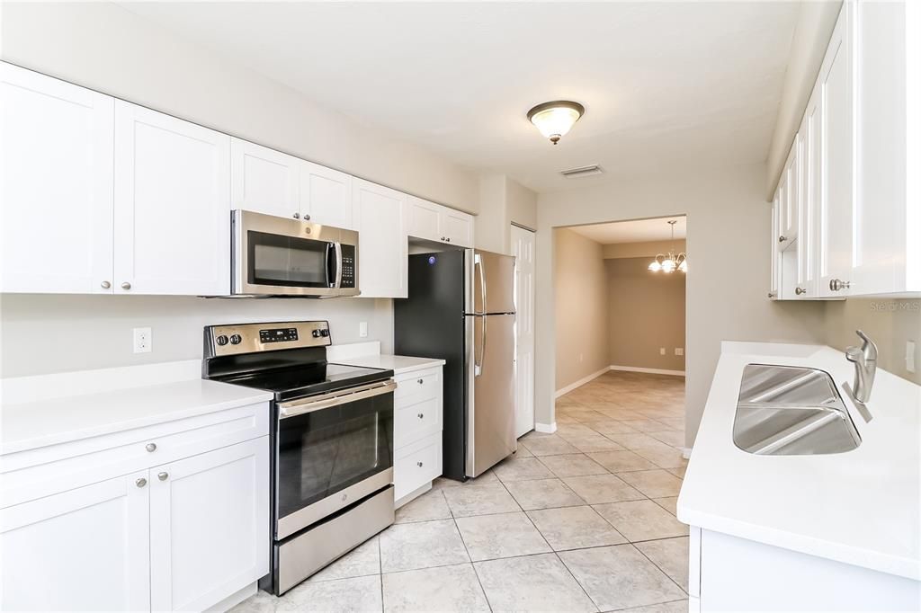 For Rent: $2,565 (3 beds, 2 baths, 1810 Square Feet)