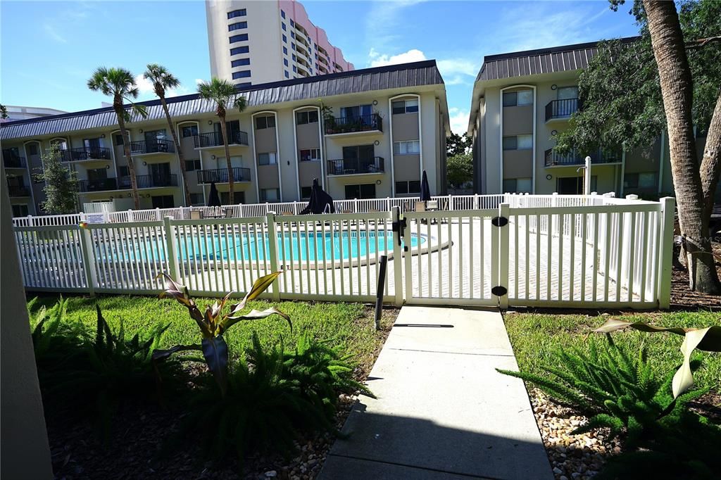 For Rent: $2,200 (2 beds, 2 baths, 938 Square Feet)