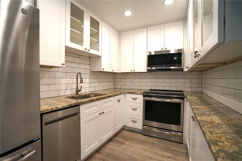 For Rent: $2,200 (2 beds, 2 baths, 938 Square Feet)