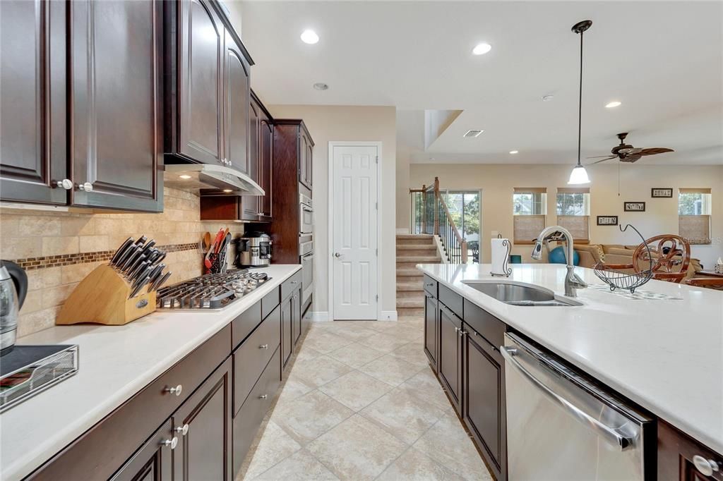 Kitchen, 42" cabinets