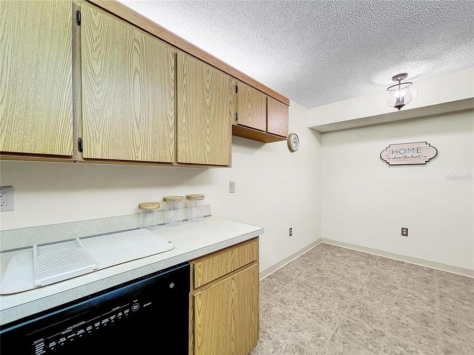 For Rent: $1,700 (2 beds, 2 baths, 1038 Square Feet)