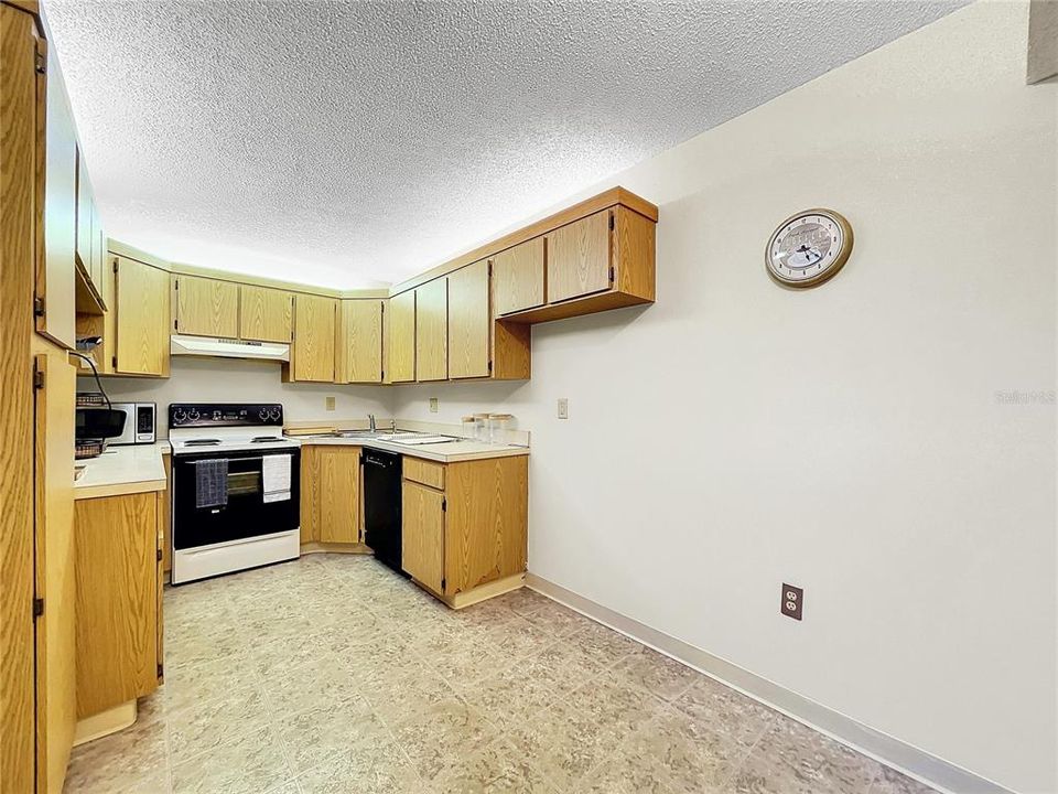 For Rent: $1,700 (2 beds, 2 baths, 1038 Square Feet)