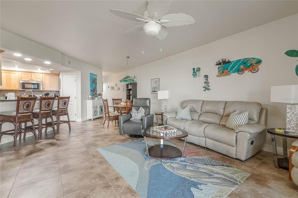 For Sale: $424,900 (2 beds, 2 baths, 1384 Square Feet)