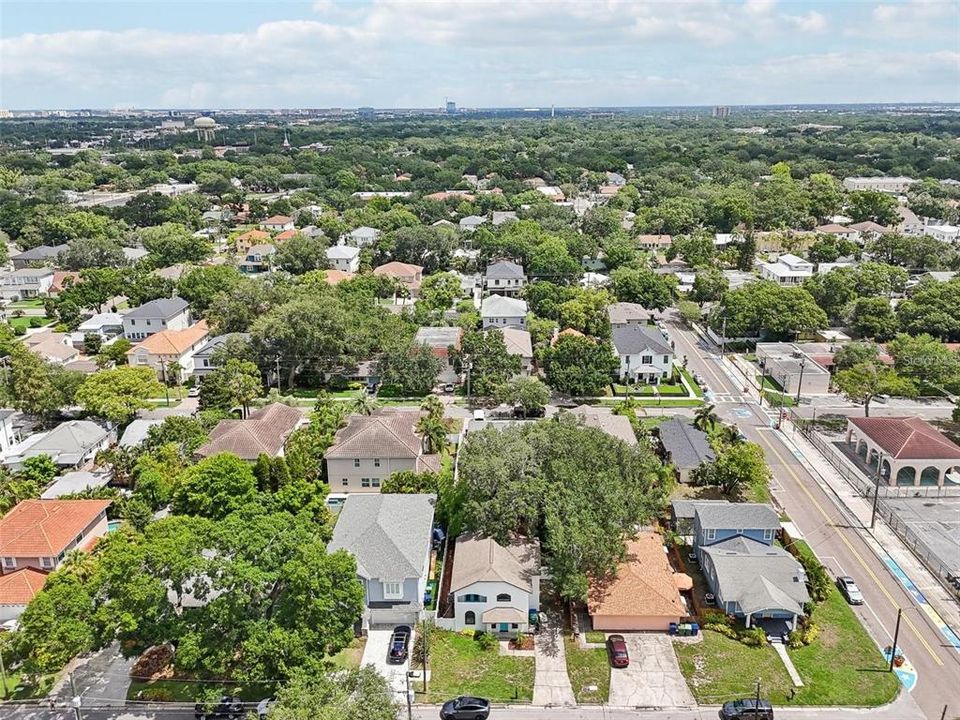 Active With Contract: $850,000 (3 beds, 2 baths, 1688 Square Feet)