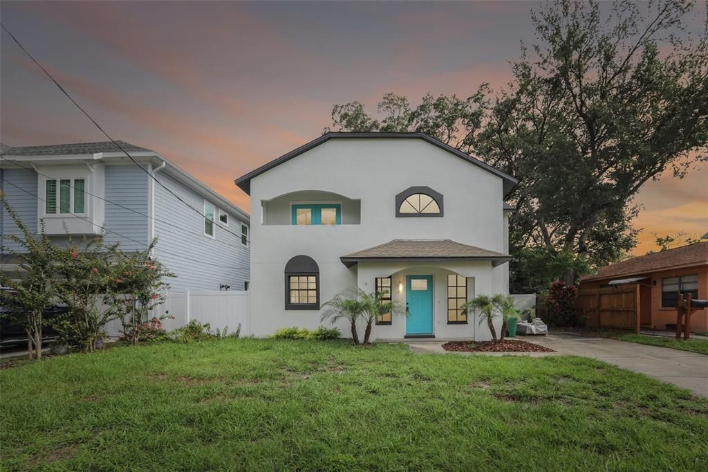 Active With Contract: $850,000 (3 beds, 2 baths, 1688 Square Feet)