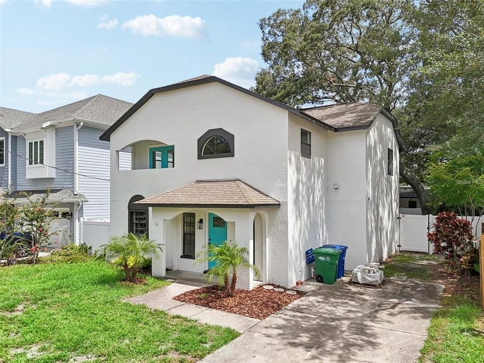 Active With Contract: $850,000 (3 beds, 2 baths, 1688 Square Feet)