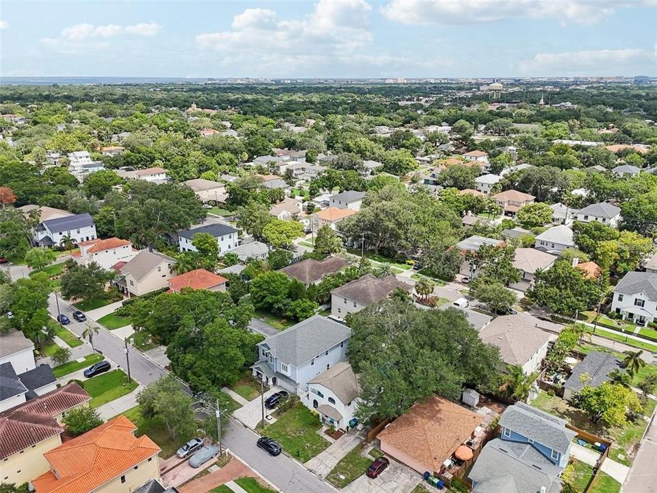 Active With Contract: $850,000 (3 beds, 2 baths, 1688 Square Feet)