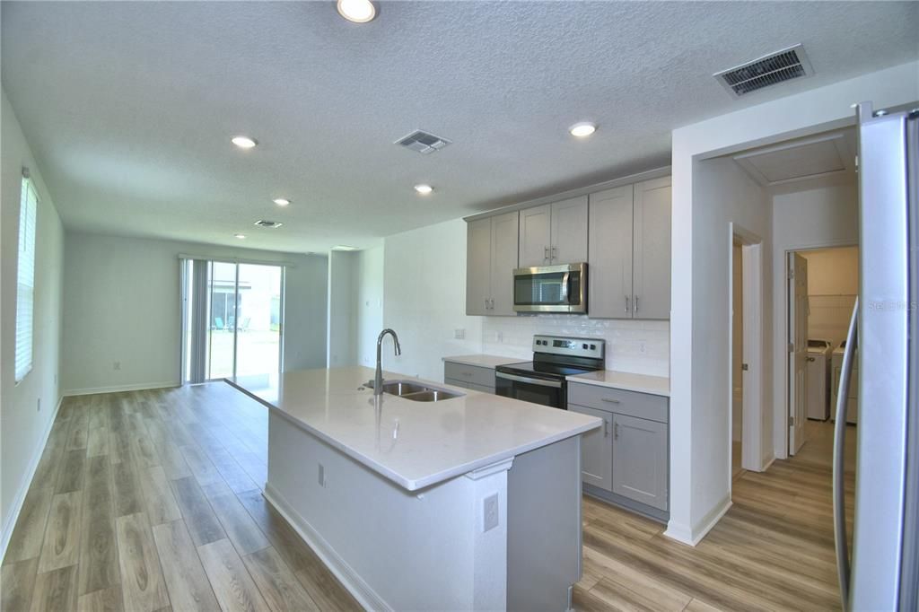 Active With Contract: $291,000 (3 beds, 2 baths, 1269 Square Feet)