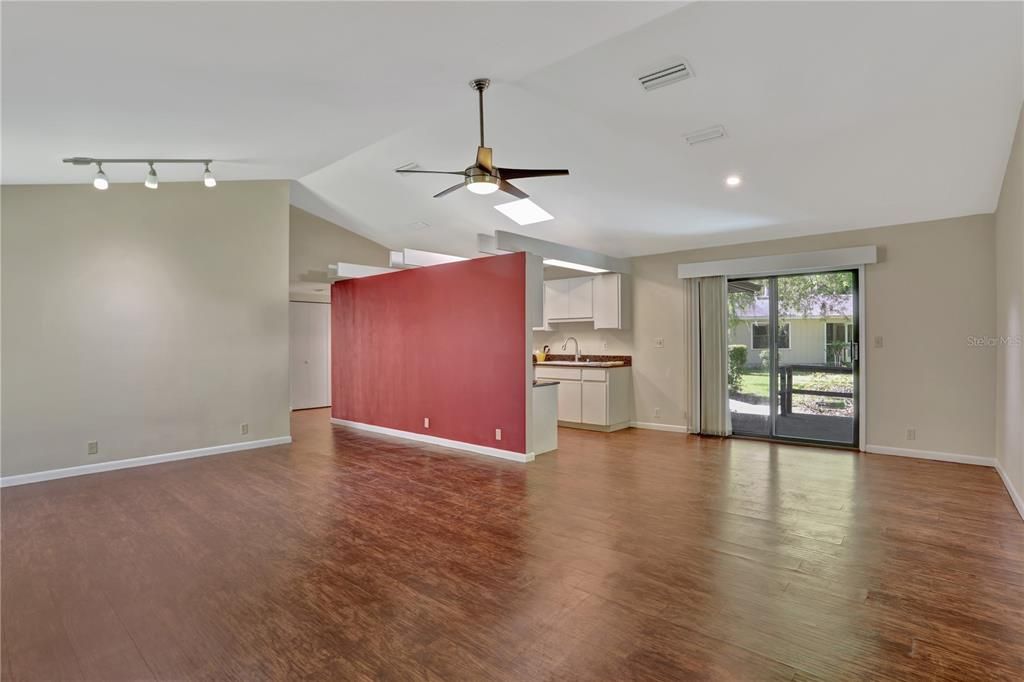 For Sale: $235,500 (2 beds, 2 baths, 1596 Square Feet)