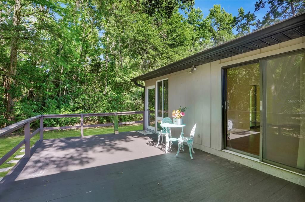 Huge side porch to enjoy nature and peace and quiet