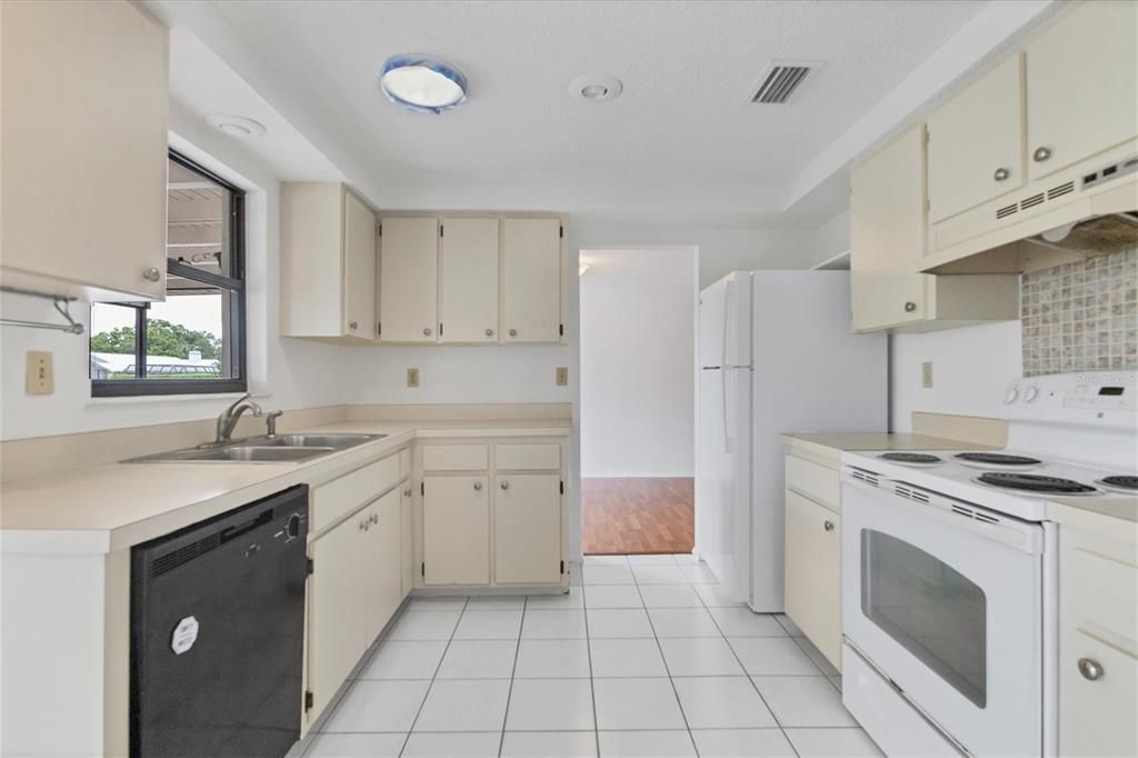 Active With Contract: $399,000 (3 beds, 2 baths, 1534 Square Feet)