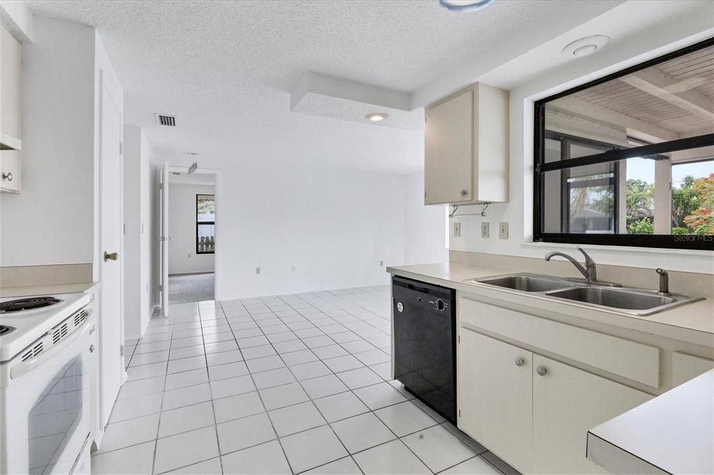 For Sale: $444,000 (3 beds, 2 baths, 1534 Square Feet)