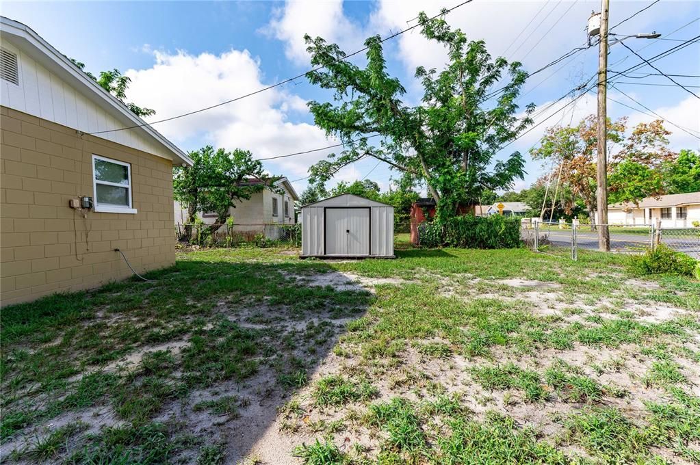 Active With Contract: $225,000 (3 beds, 1 baths, 888 Square Feet)