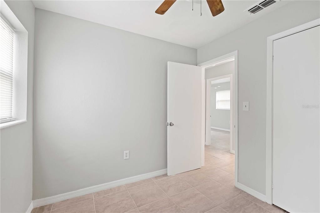 Active With Contract: $225,000 (3 beds, 1 baths, 888 Square Feet)