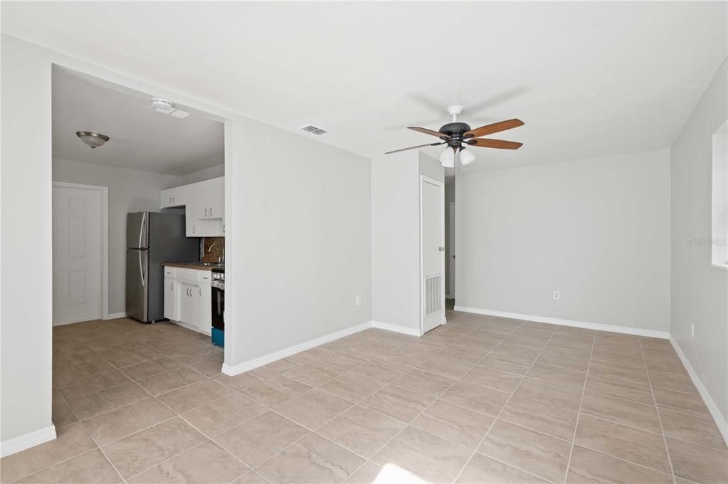 Active With Contract: $225,000 (3 beds, 1 baths, 888 Square Feet)