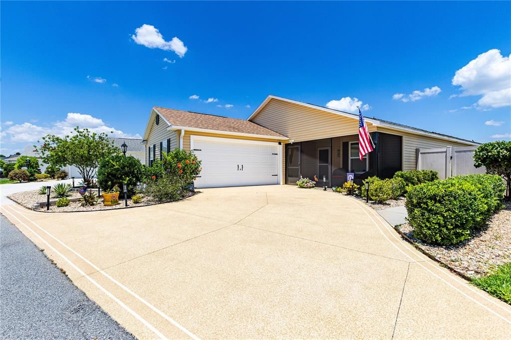 For Sale: $665,000 (3 beds, 2 baths, 1653 Square Feet)