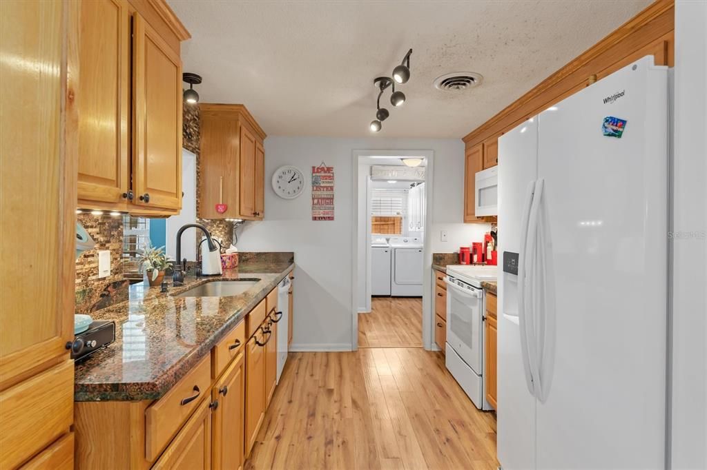 For Sale: $549,000 (2 beds, 2 baths, 1243 Square Feet)