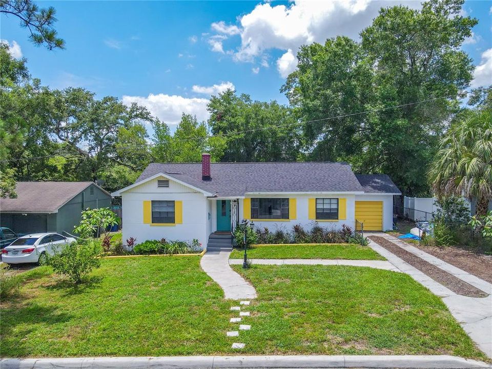 Large driveway with room for boat or RV parking.