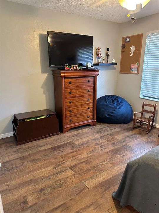 For Sale: $194,000 (2 beds, 2 baths, 956 Square Feet)