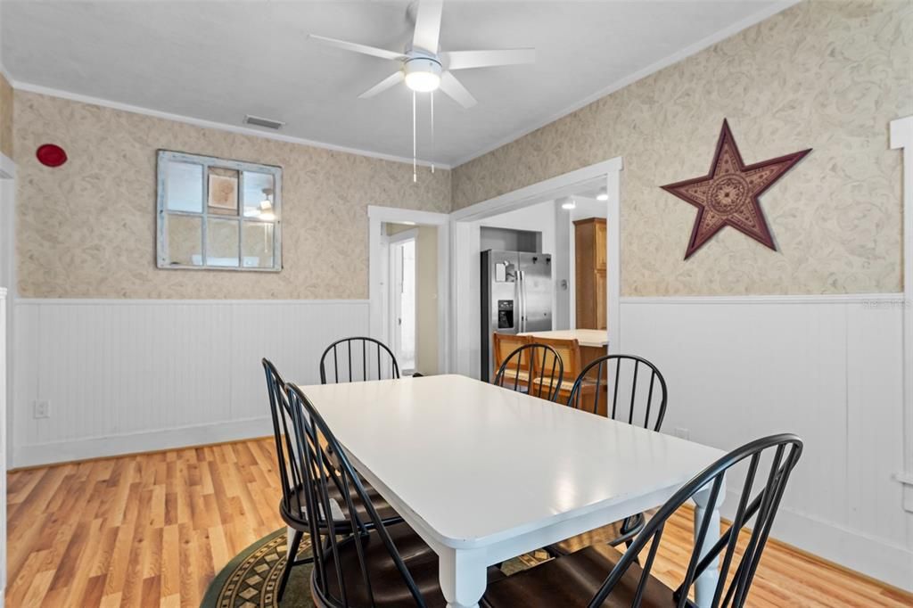 For Sale: $399,000 (3 beds, 1 baths, 1151 Square Feet)