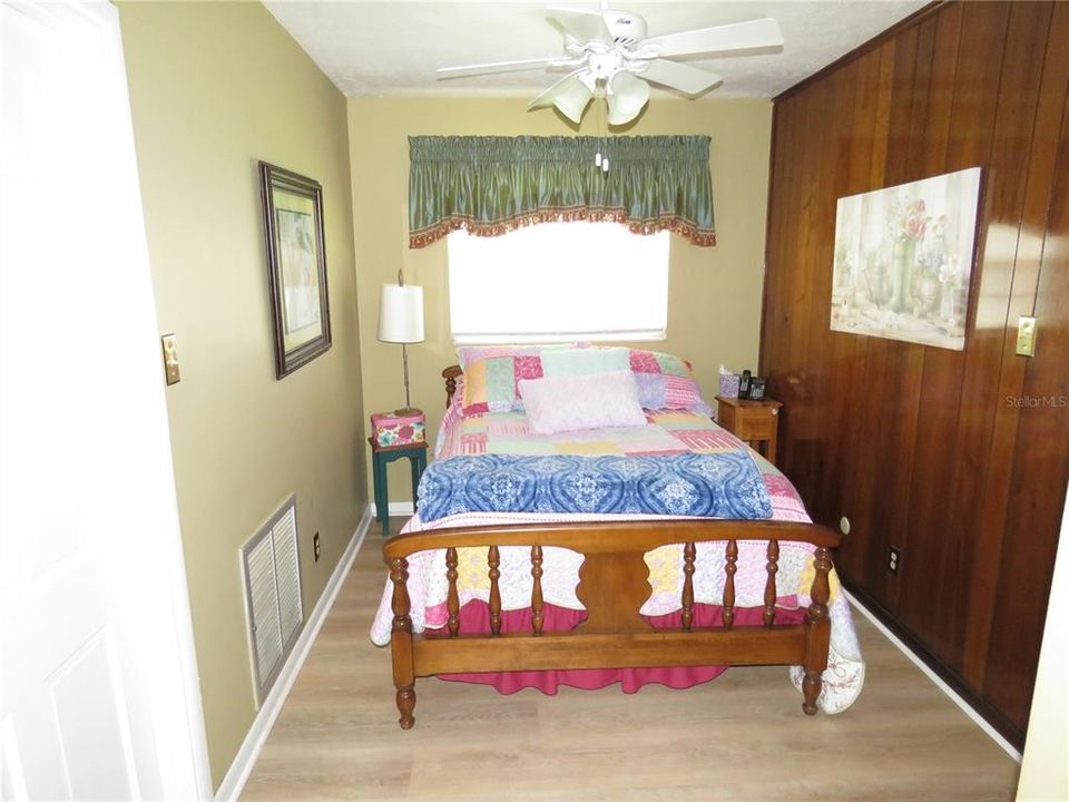 For Sale: $349,700 (2 beds, 1 baths, 1130 Square Feet)