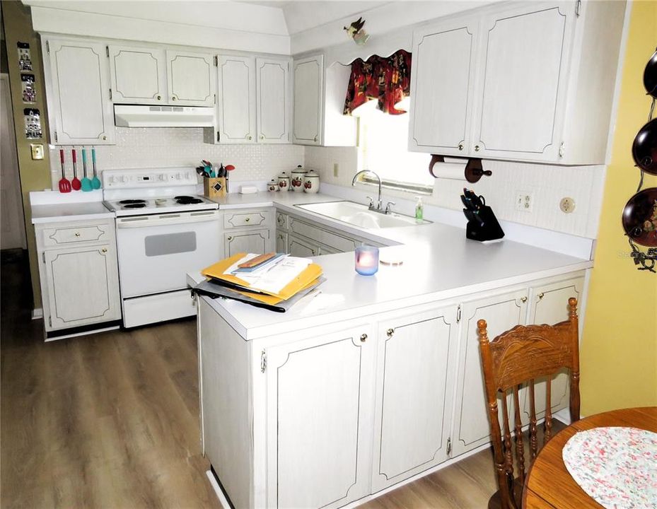 For Sale: $349,700 (2 beds, 1 baths, 1130 Square Feet)