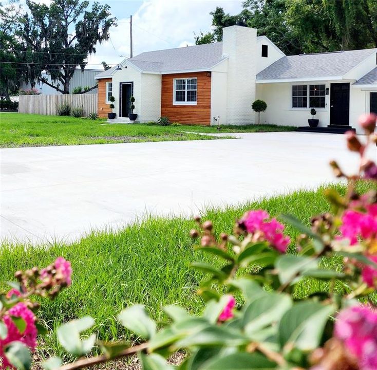 OVERSIZED DRIVEWAY