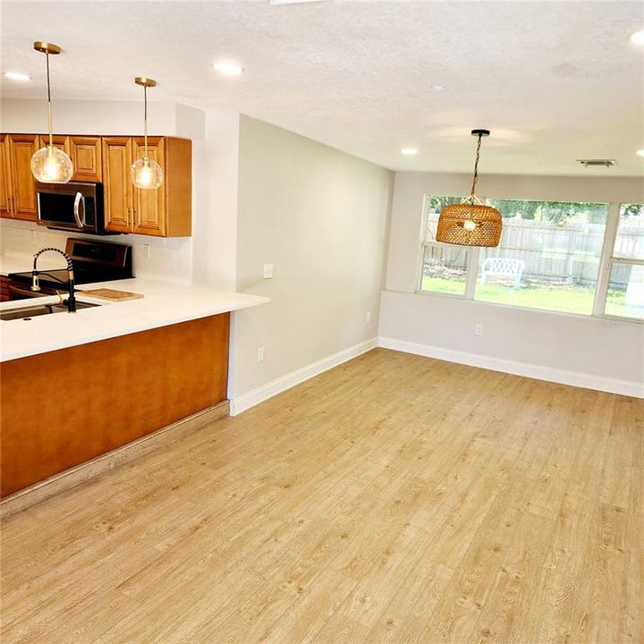 OVERSIZED DINING ROOM