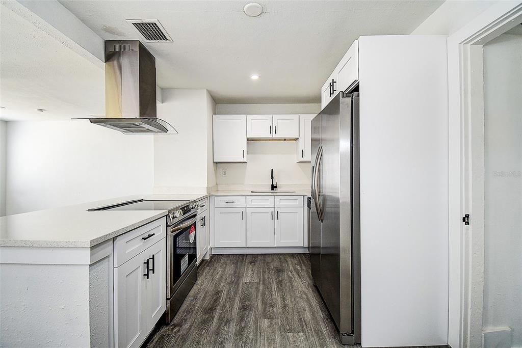 For Sale: $350,000 (2 beds, 1 baths, 1026 Square Feet)