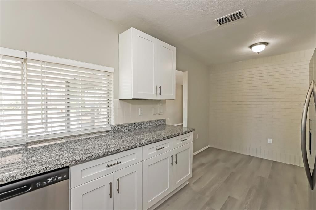For Sale: $275,000 (3 beds, 2 baths, 1519 Square Feet)