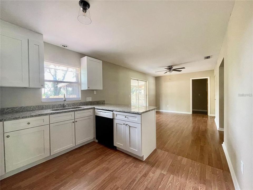 For Rent: $1,900 (3 beds, 2 baths, 1260 Square Feet)