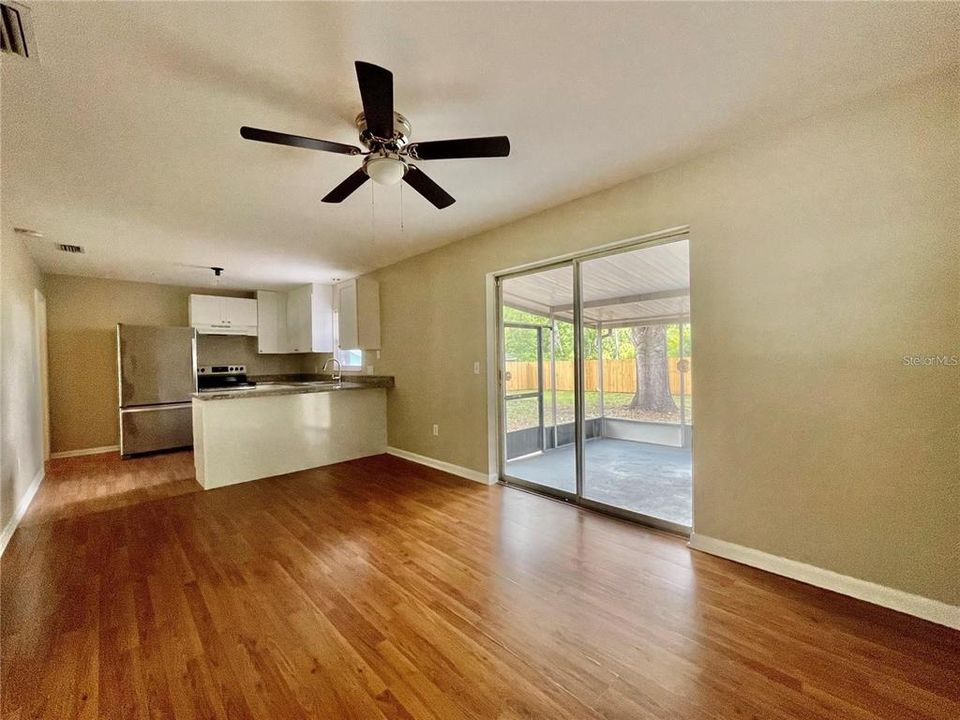 For Rent: $1,900 (3 beds, 2 baths, 1260 Square Feet)