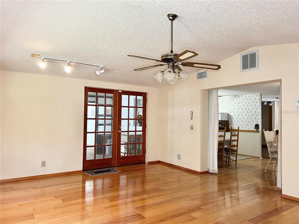 Family Room - Vaulted Ceilings