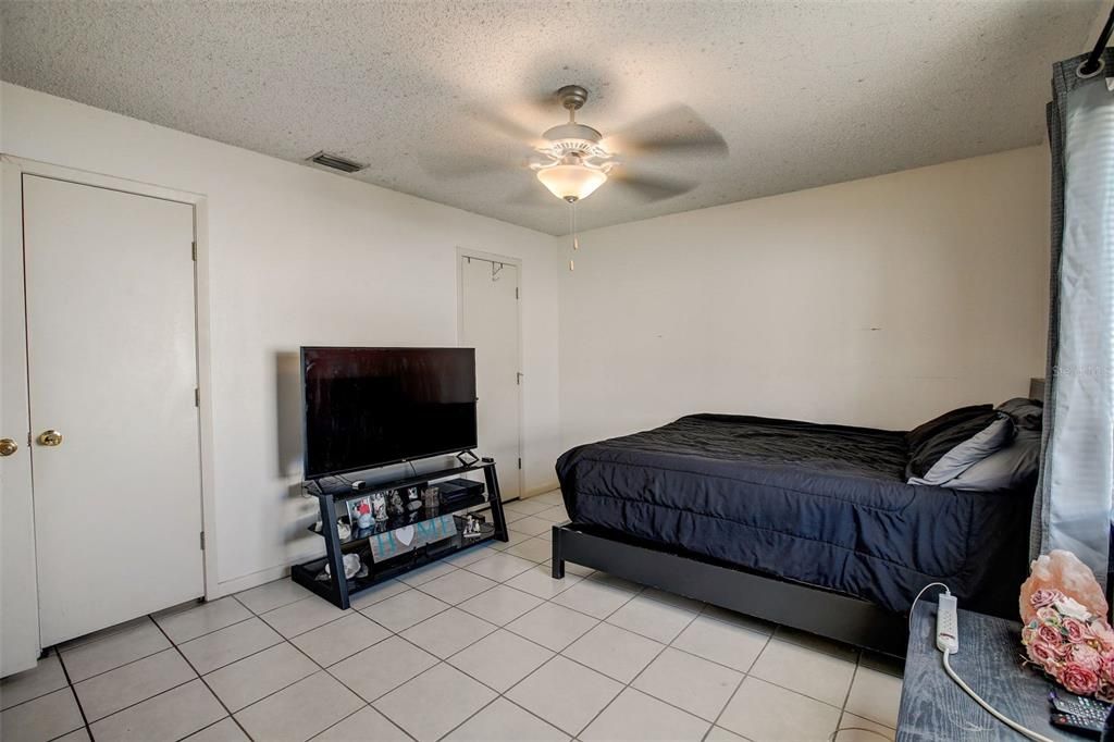 For Sale: $230,000 (2 beds, 2 baths, 1034 Square Feet)