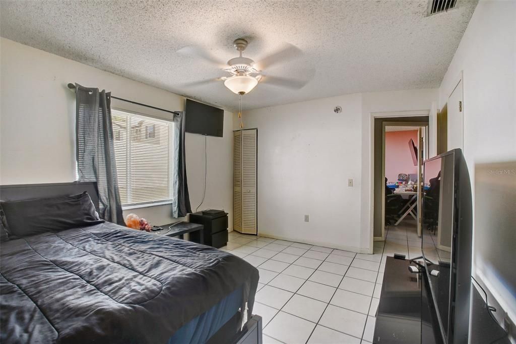 For Sale: $230,000 (2 beds, 2 baths, 1034 Square Feet)