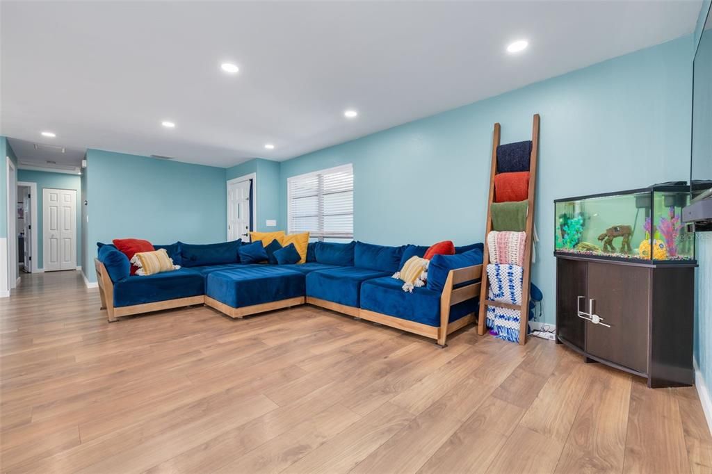 Active With Contract: $629,000 (4 beds, 2 baths, 1706 Square Feet)