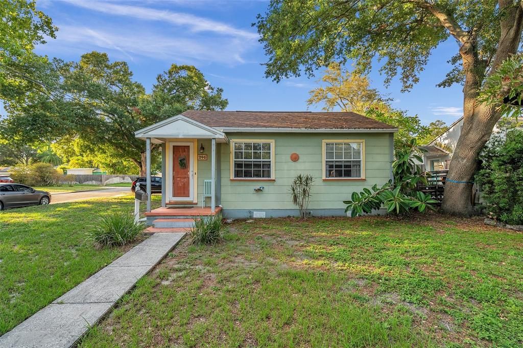 Active With Contract: $377,900 (3 beds, 2 baths, 1224 Square Feet)