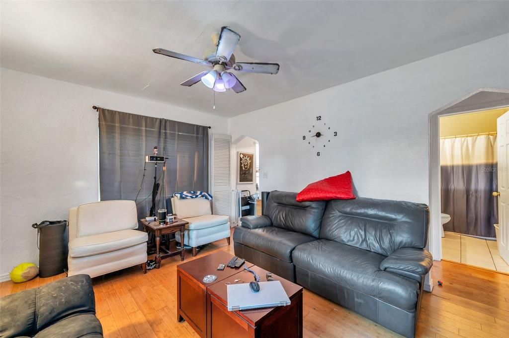 Active With Contract: $377,900 (3 beds, 2 baths, 1224 Square Feet)