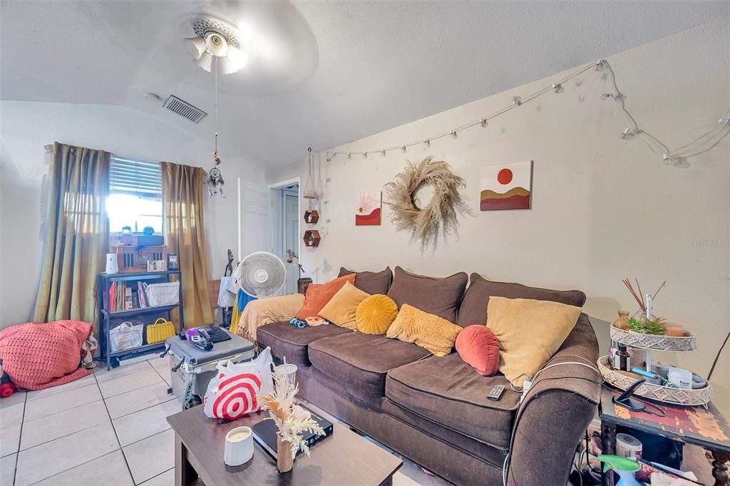 Active With Contract: $377,900 (3 beds, 2 baths, 1224 Square Feet)