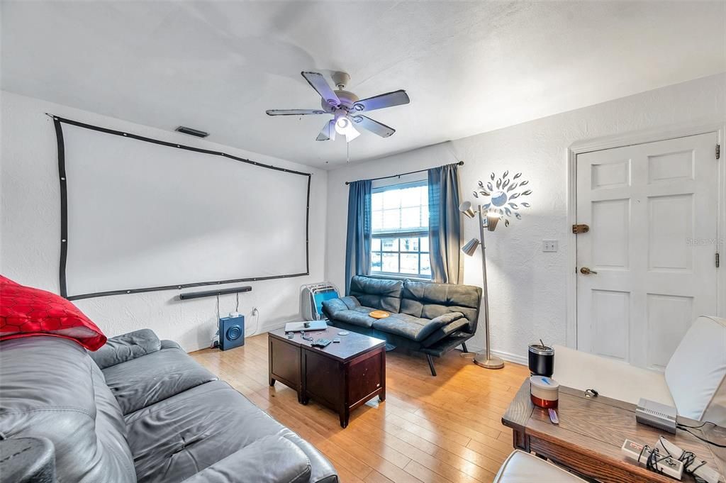 Active With Contract: $377,900 (3 beds, 2 baths, 1224 Square Feet)