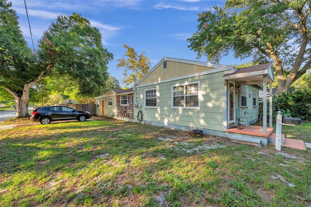 Active With Contract: $377,900 (3 beds, 2 baths, 1224 Square Feet)