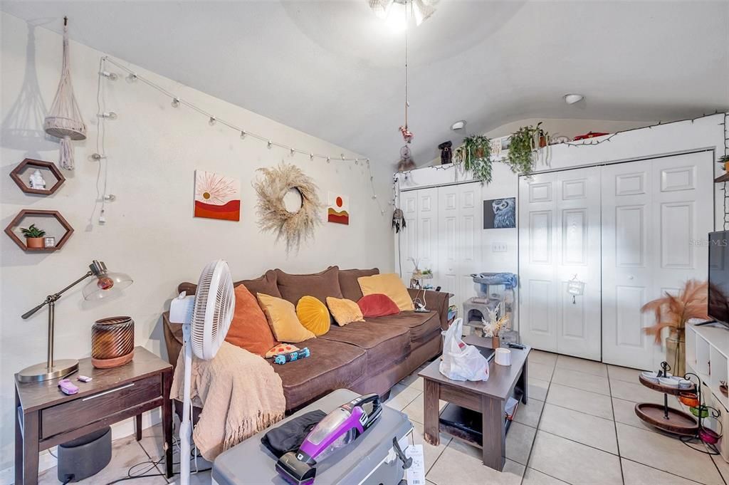 Active With Contract: $377,900 (3 beds, 2 baths, 1224 Square Feet)